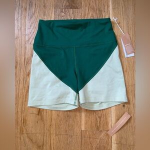 NWT Reformation Ecostretch 5" Bike Short in Verdant/Limon, Size M
